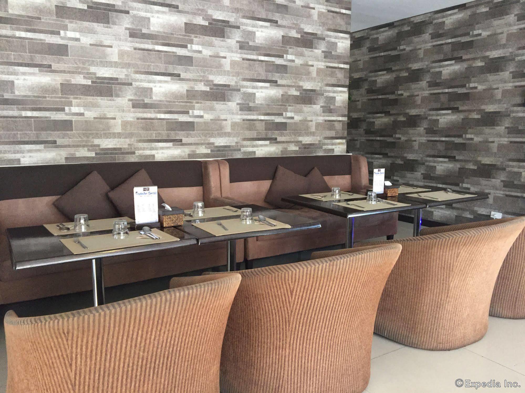 Gt Hotel Баколод Экстерьер фото