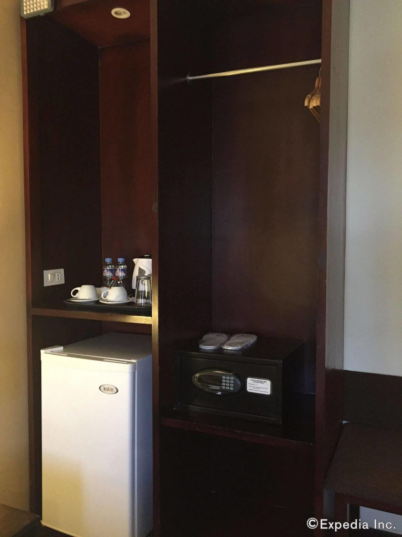 Gt Hotel Баколод Экстерьер фото