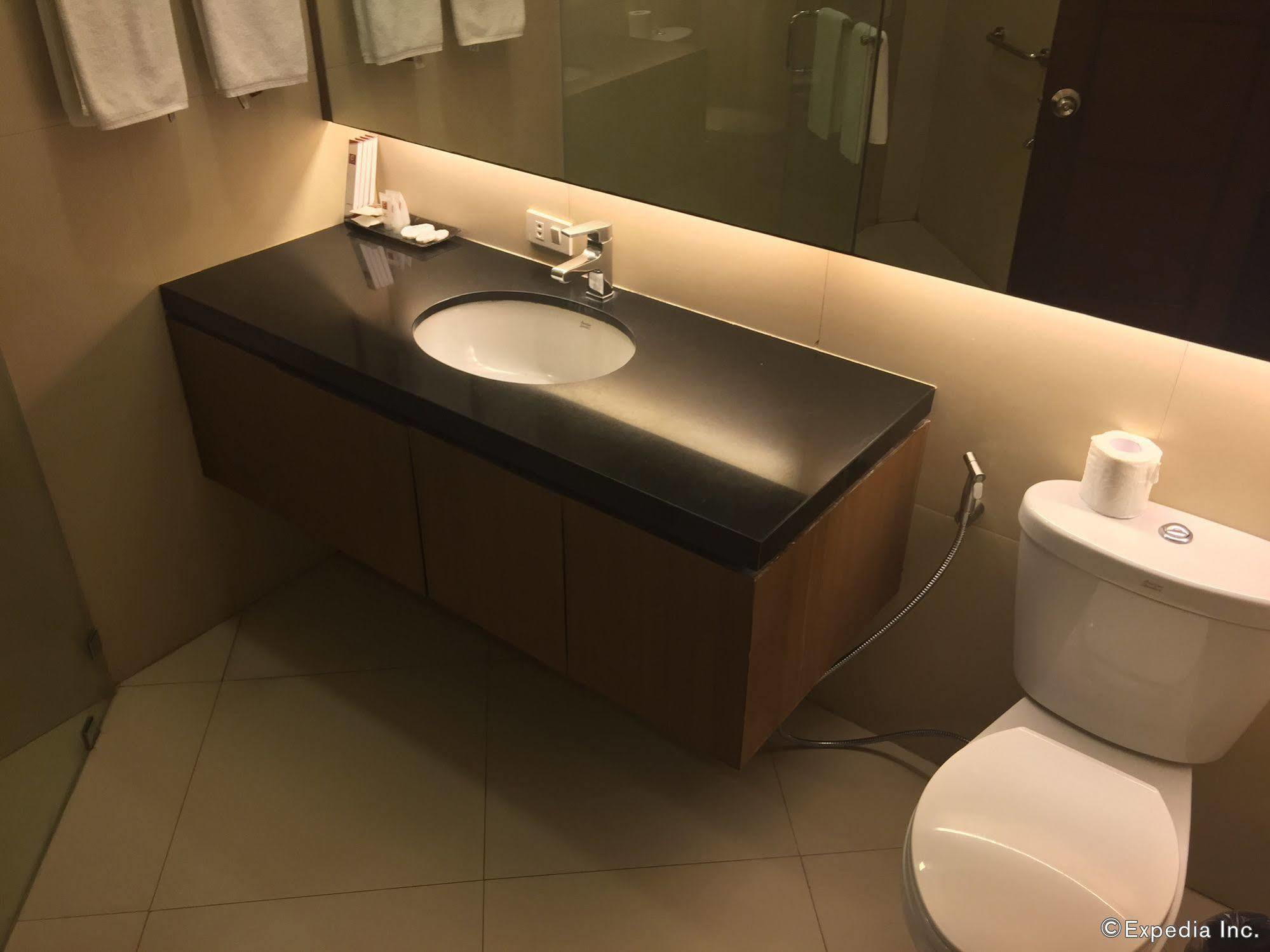 Gt Hotel Баколод Экстерьер фото