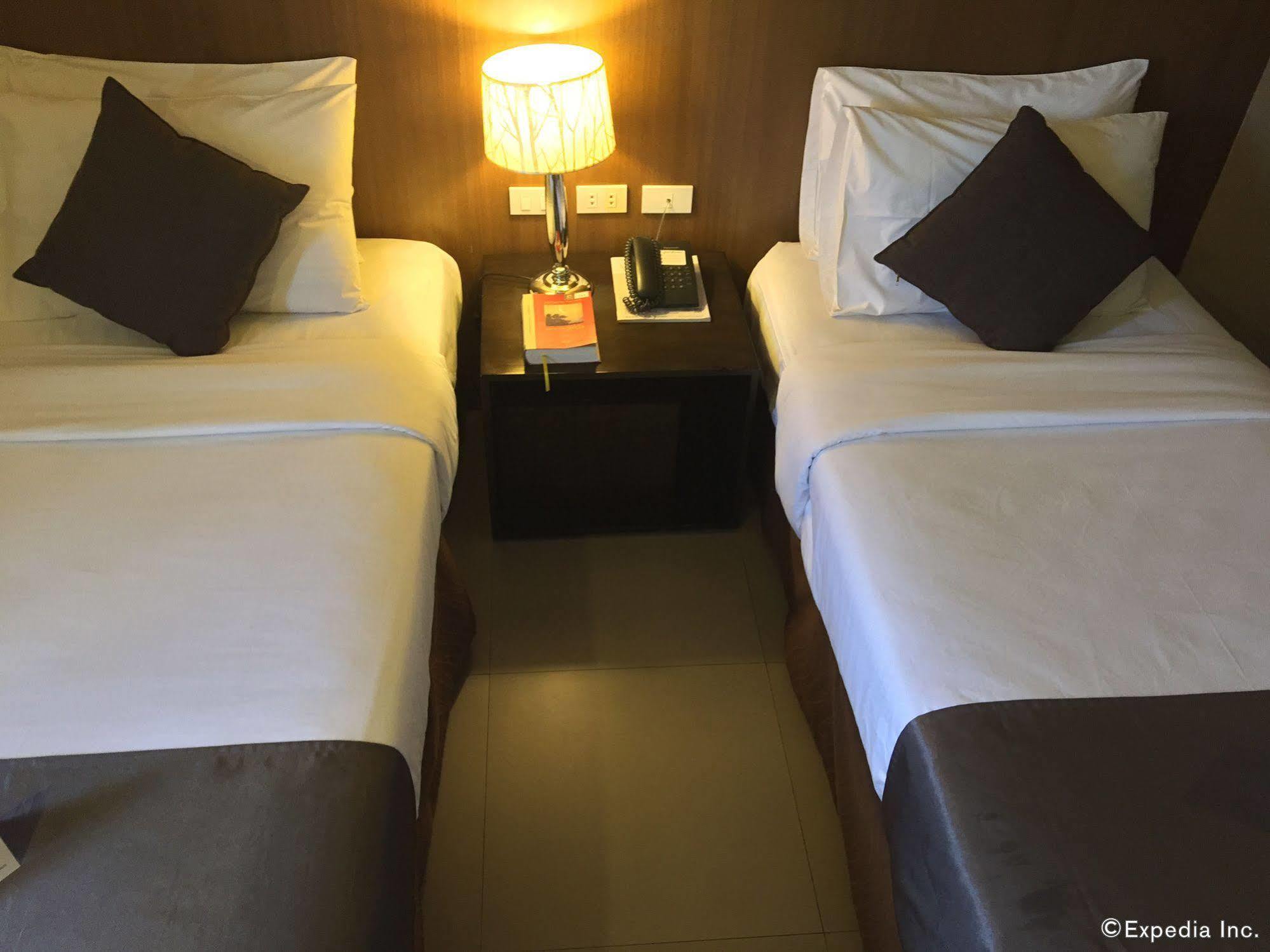 Gt Hotel Баколод Экстерьер фото