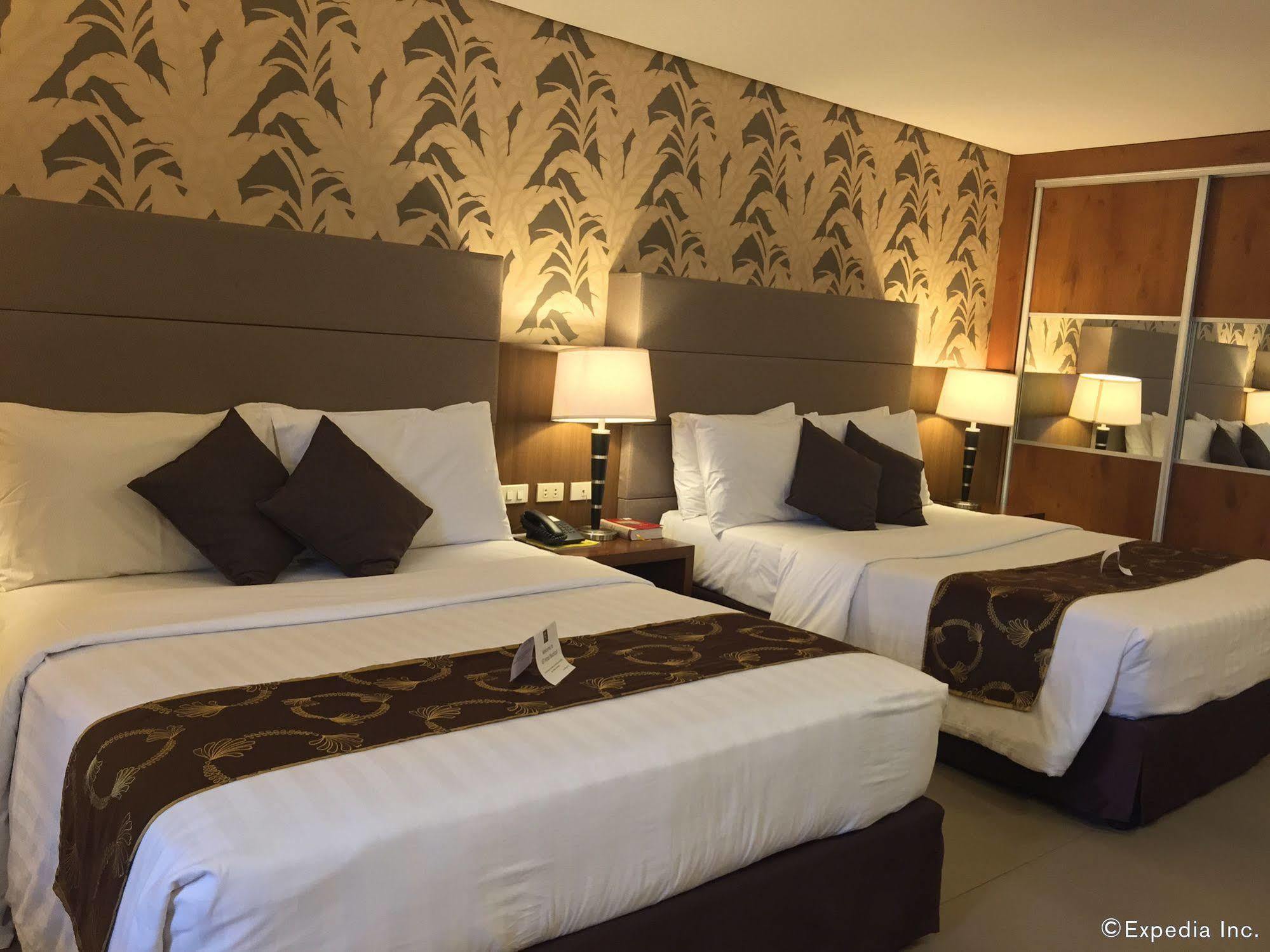 Gt Hotel Баколод Экстерьер фото