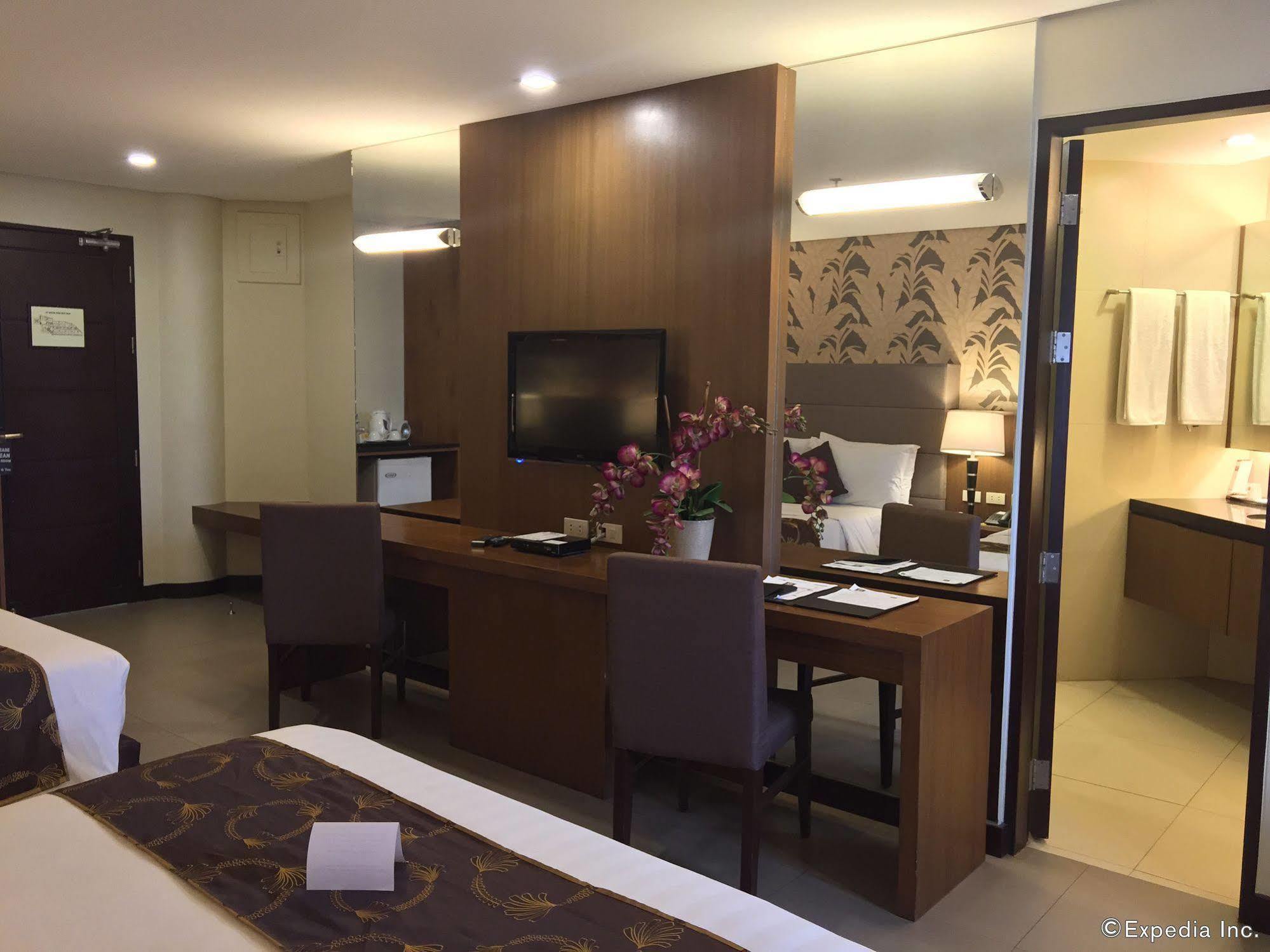 Gt Hotel Баколод Экстерьер фото