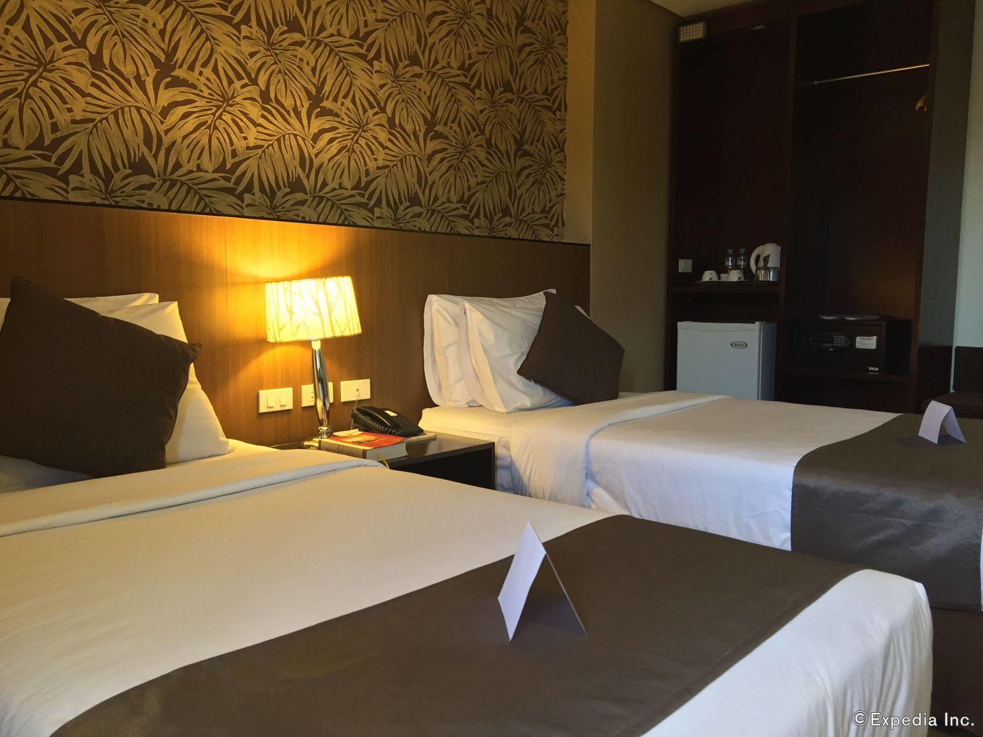 Gt Hotel Баколод Экстерьер фото