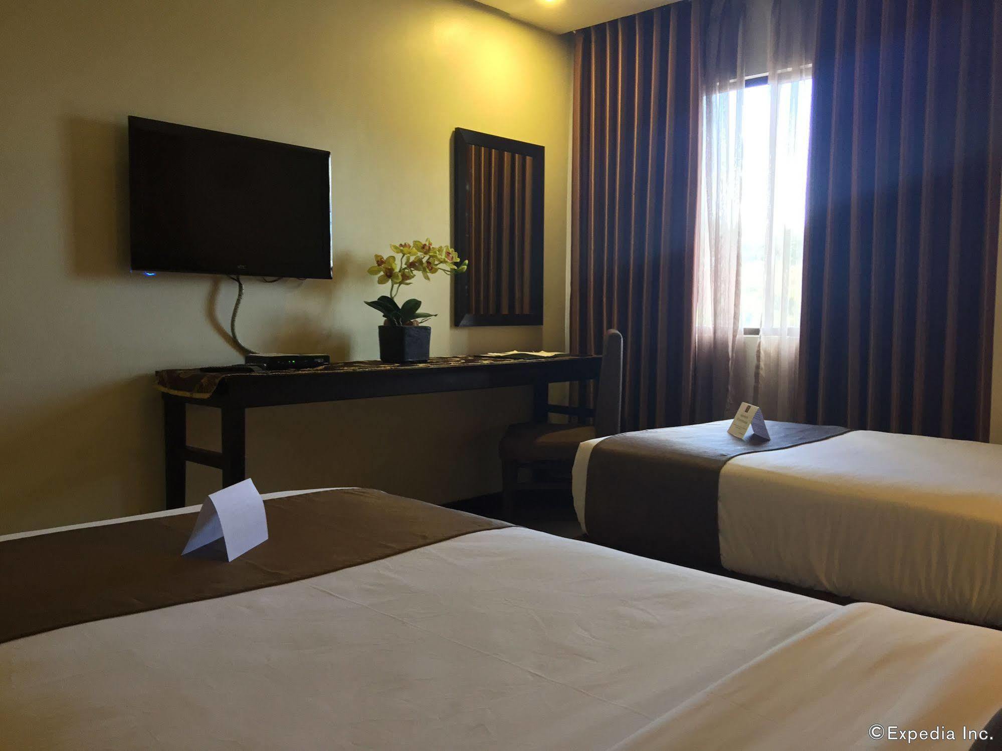 Gt Hotel Баколод Экстерьер фото