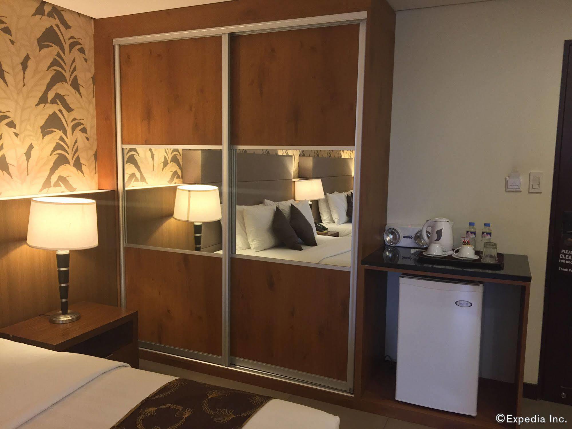 Gt Hotel Баколод Экстерьер фото